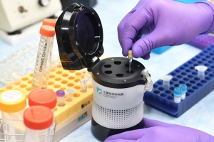 工研院發表新冠病毒篩檢用的「核酸分子檢測系統」(簡稱「疫開罐」)